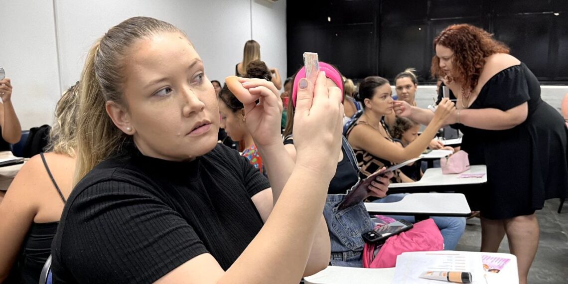 Prefeitura abre inscrições para curso gratuito de Automaquiagem e Análise Comportamental