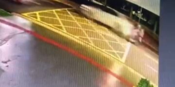 Vídeo: Família busca condutor de Porsche que causou acidente que matou moto entregador em CG 