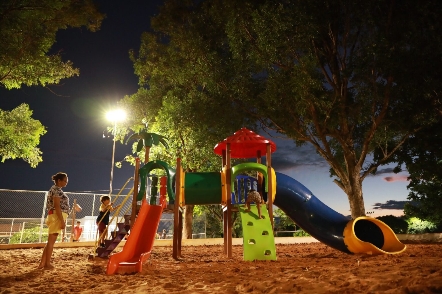 Chega de escuridão: Prefeitura investe em iluminação para melhoria de espaços públicos de  Campo Grande