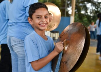 Projetos de musicalização da REME auxiliam no desenvolvimento e estimulam a criatividade dos alunos