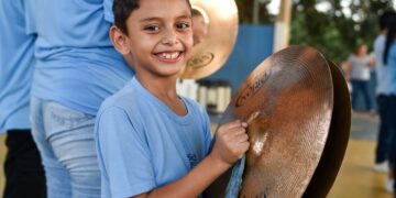 Projetos de musicalização da REME auxiliam no desenvolvimento e estimulam a criatividade dos alunos