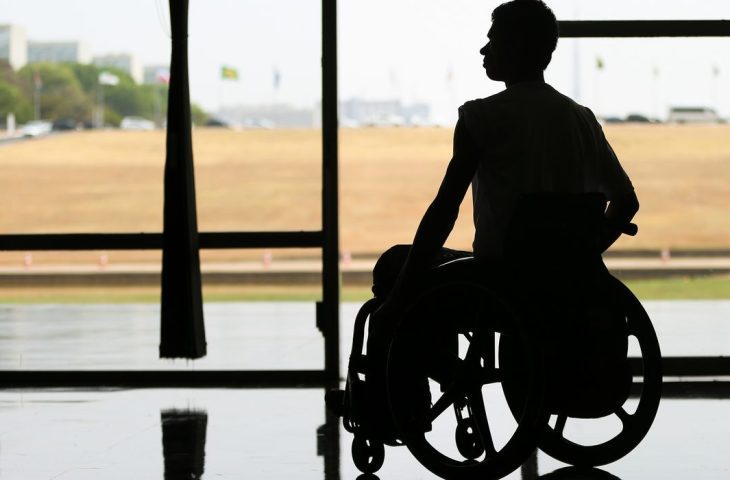 Lei garante a estudantes com deficiência vagas de estágio nos órgãos estaduais