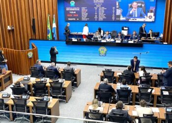 Com acordo de líderes, deputados iniciam votação do projeto “Conta de Luz Zero”