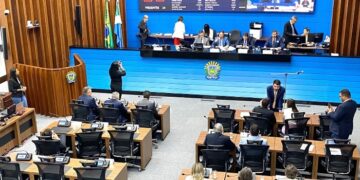 Com acordo de líderes, deputados iniciam votação do projeto “Conta de Luz Zero”