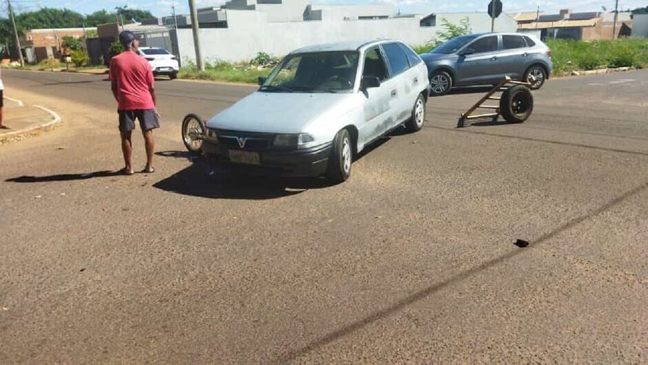 Acidente deixa motociclista em estado grave e motorista foge do local