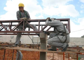 Indústria de MS abriu 620 novas vagas de emprego em março