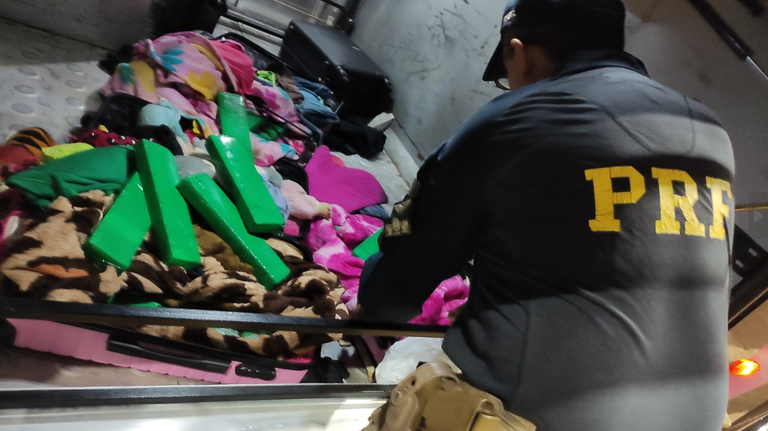 PRF apreende 25,6 kg de maconha em Rio Brilhante que seria levada para Cuiabá