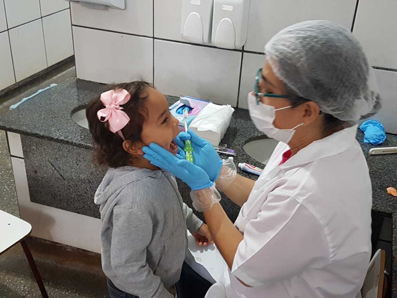Campo Grande adere a movimento nacional e leva atendimentos odontológicos a alunos de escolas públicas