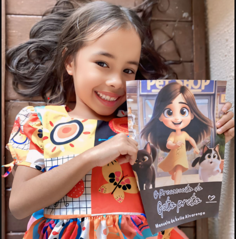 Dois anos após sofrer bullying em escola, menina de 8 anos lança livro com tema preconceito 