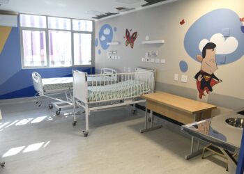 AACC entrega reforma do centro de tratamento de oncologia infantil no HR