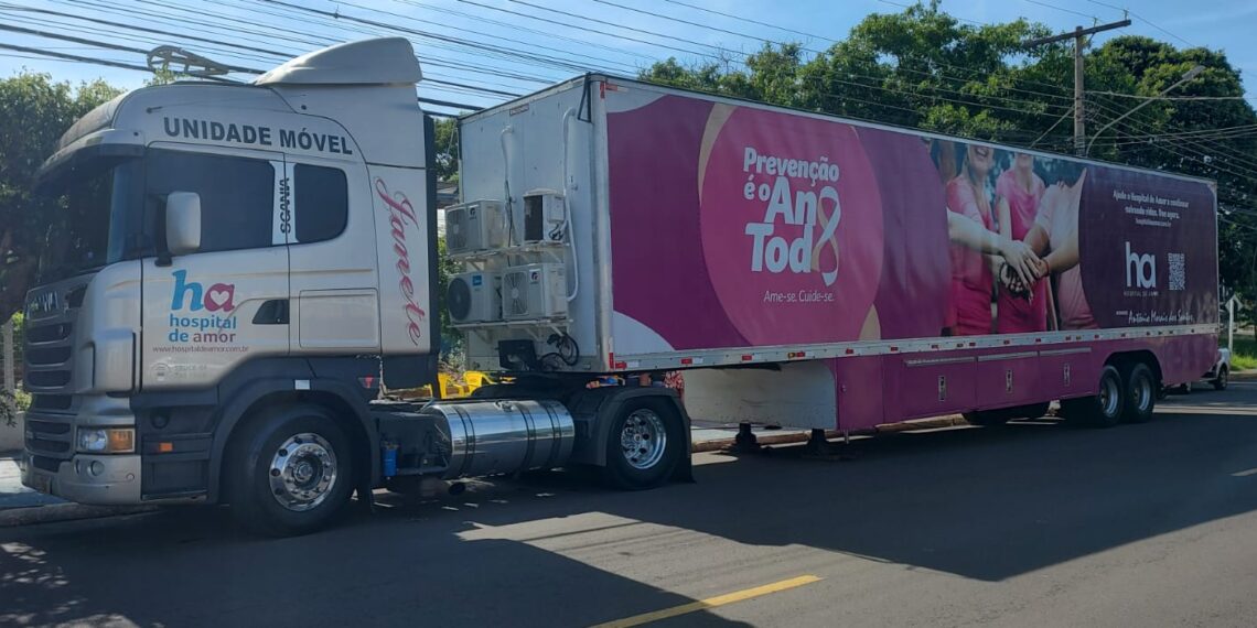 Carreta do Hospital de Amor realiza mamografias gratuitas no Bosque dos Ipês