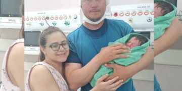 No Dia das Mães, Heitor chegou realizando o sonho de Camila de ser mãe