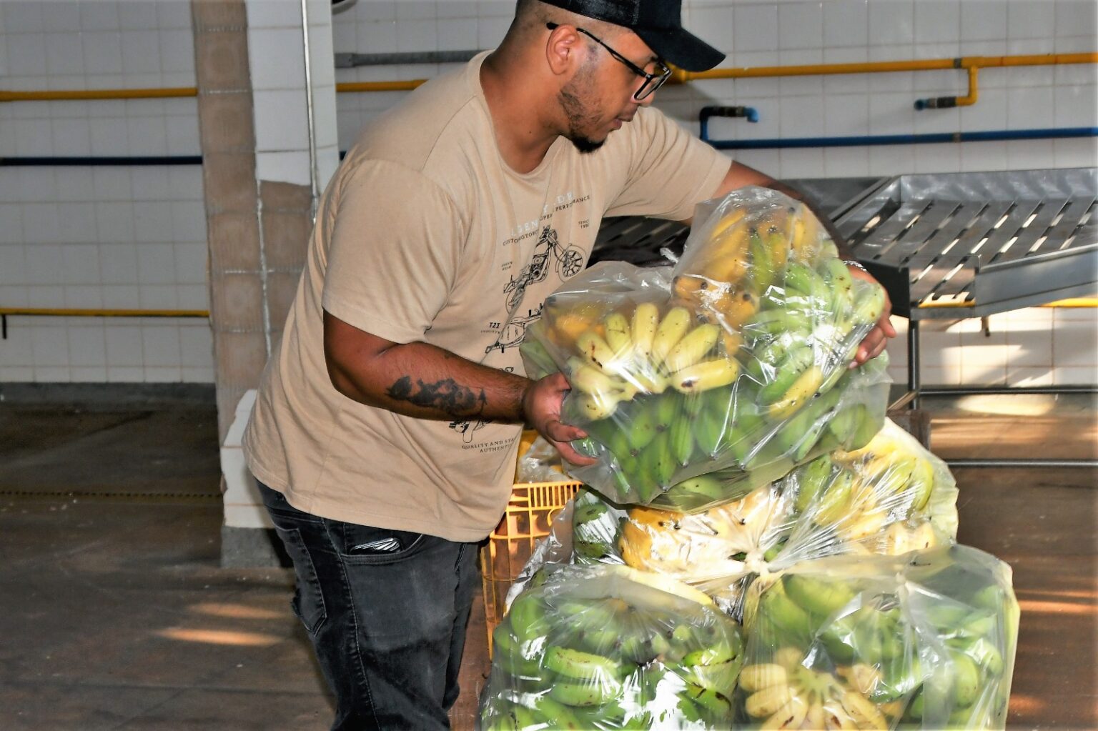 Famílias em situação de insegurança alimentar receberem entregas do PAA