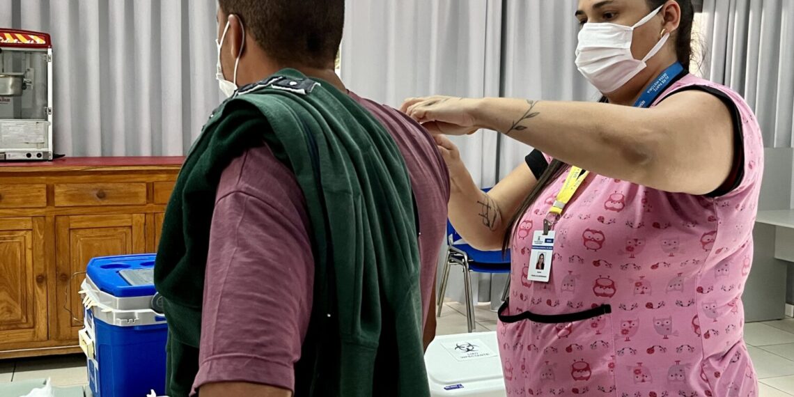 Lar de idosos de Campo Grande recebe imunização contra a gripe