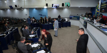 Vereadores analisam quatro projetos e três vetos na sessão desta quinta-feira