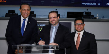 Câmara Municipal empossa Dr. Lívio como vereador de Campo Grande