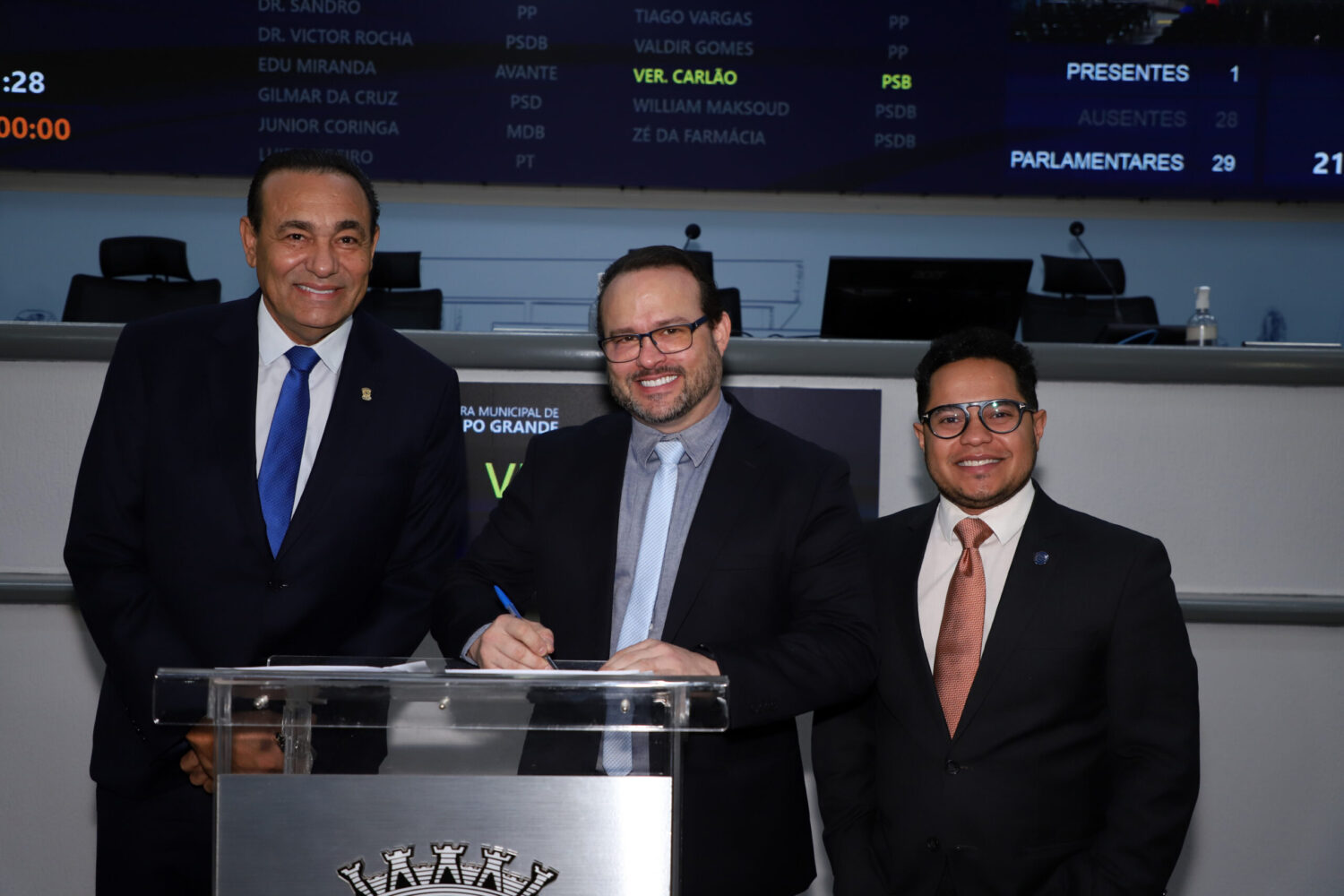 Câmara Municipal empossa Dr. Lívio como vereador de Campo Grande