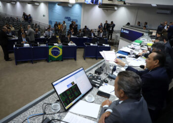 Vereadores aprovam oito projetos na sessão desta terça-feira