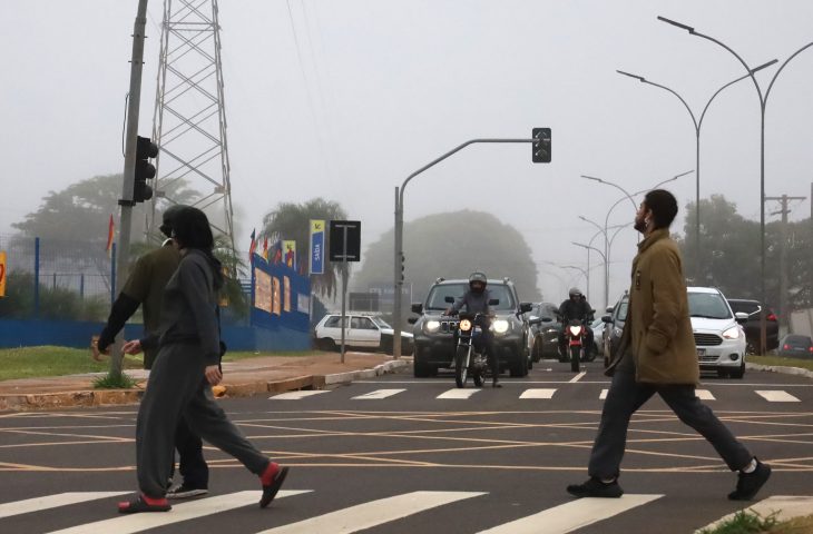 Sol volta tímido e friozinho para sopa continua