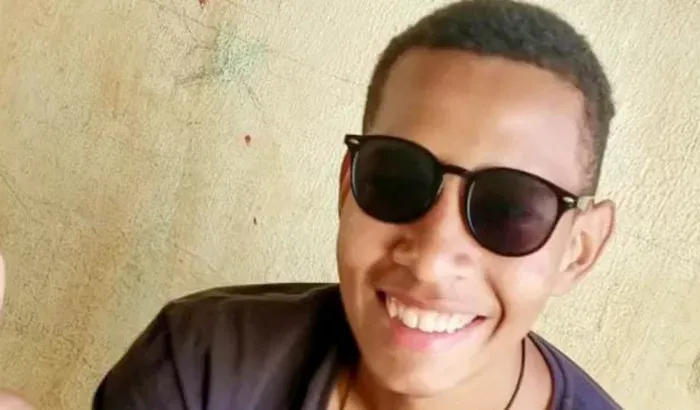 Vídeo: adolescente m*rre após ser atropelado por caminhonete; imagens são fortes 