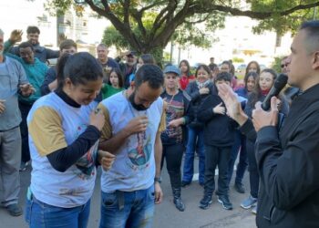 Caminhada de fé de casal, rendeu até pedido de casamento em tapete de Corpus Christi