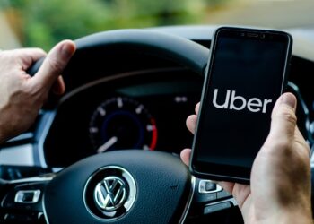 Mães têm à disposição diversas ferramentas de segurança para as viagens de seus filhos e já podem contar com o Uber Adolescentes em todo o país
