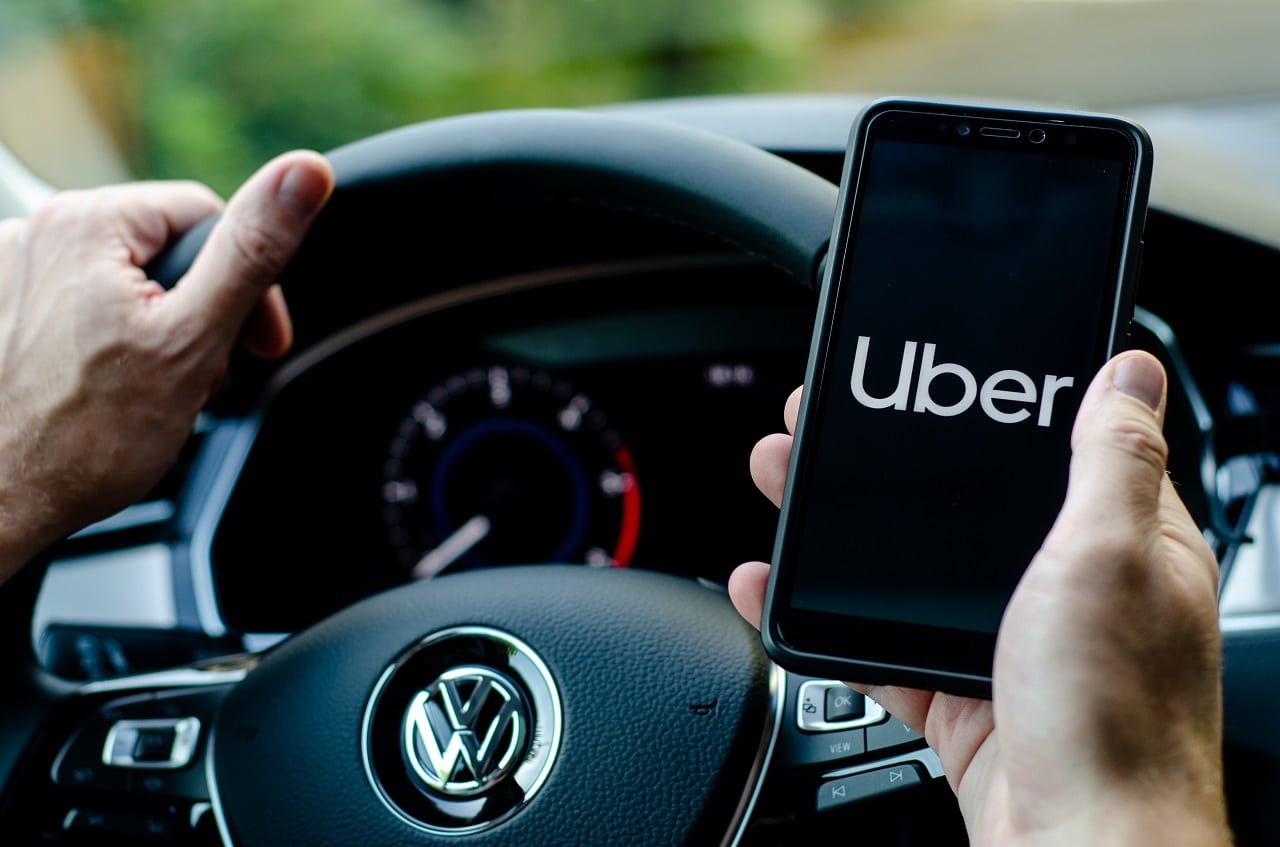 Mães têm à disposição diversas ferramentas de segurança para as viagens de seus filhos e já podem contar com o Uber Adolescentes em todo o país