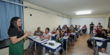 Cursos de Inglês e Espanhol da Funsat são oportunidades de desenvolvimento pessoal e profissional, citam alunos