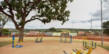 Prefeitura inaugura praça pública aguardada há anos por moradores do Monte Castelo 