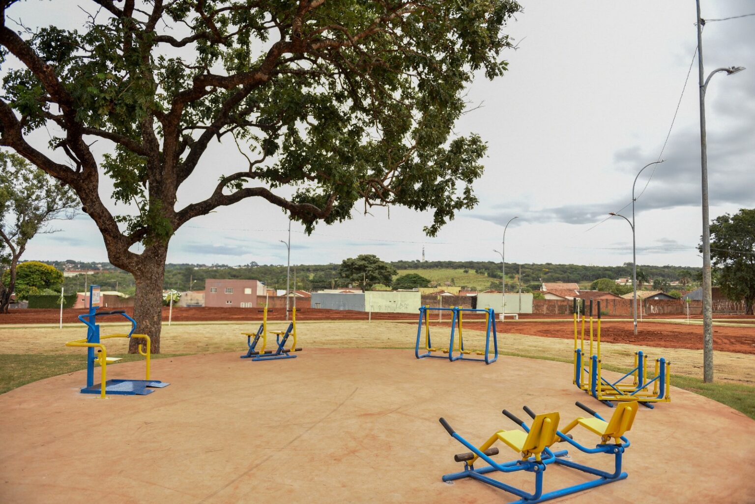 Prefeitura inaugura praça pública aguardada há anos por moradores do Monte Castelo 