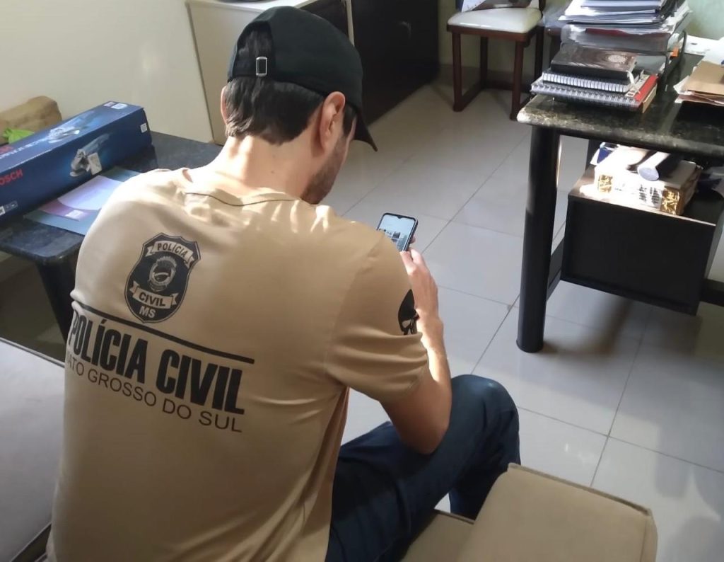 Jovem e empresário são alvos operação por armazenar de pornografia infantil em Campo Grande