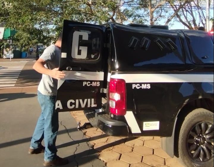Após atropelar a ex-namorada, homem foi preso pela Polícia Civil em Ivinhema.