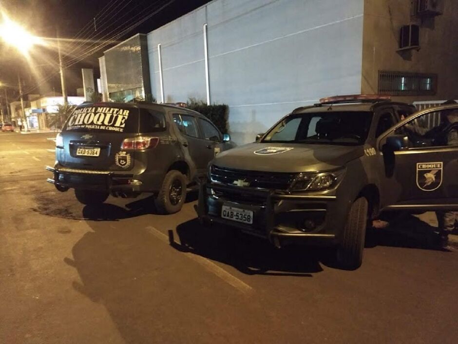Após atirar disparar dez vezes contra policiais, bandido morre em confronto