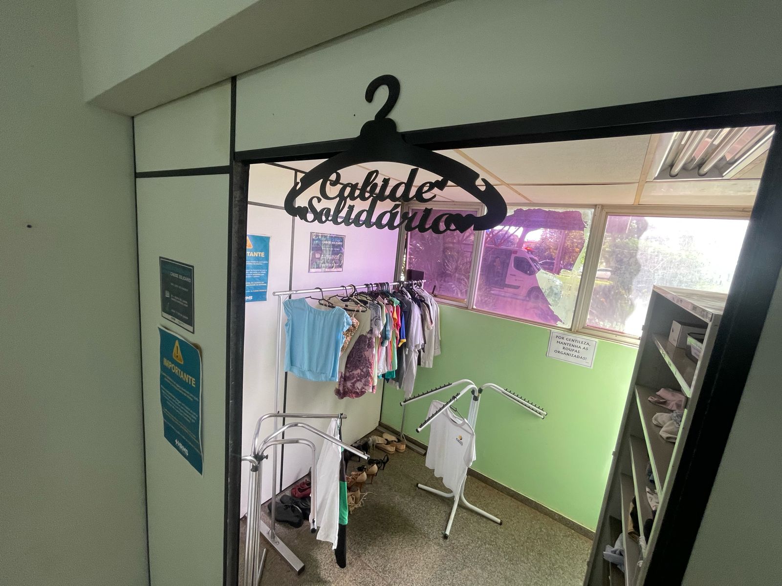 Cabide Solidário do Hospital Regional de MS precisa de doação de casacos para crianças