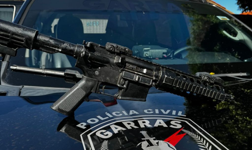 Polícia Civil apreende fuzil em casa vazia em Dourados