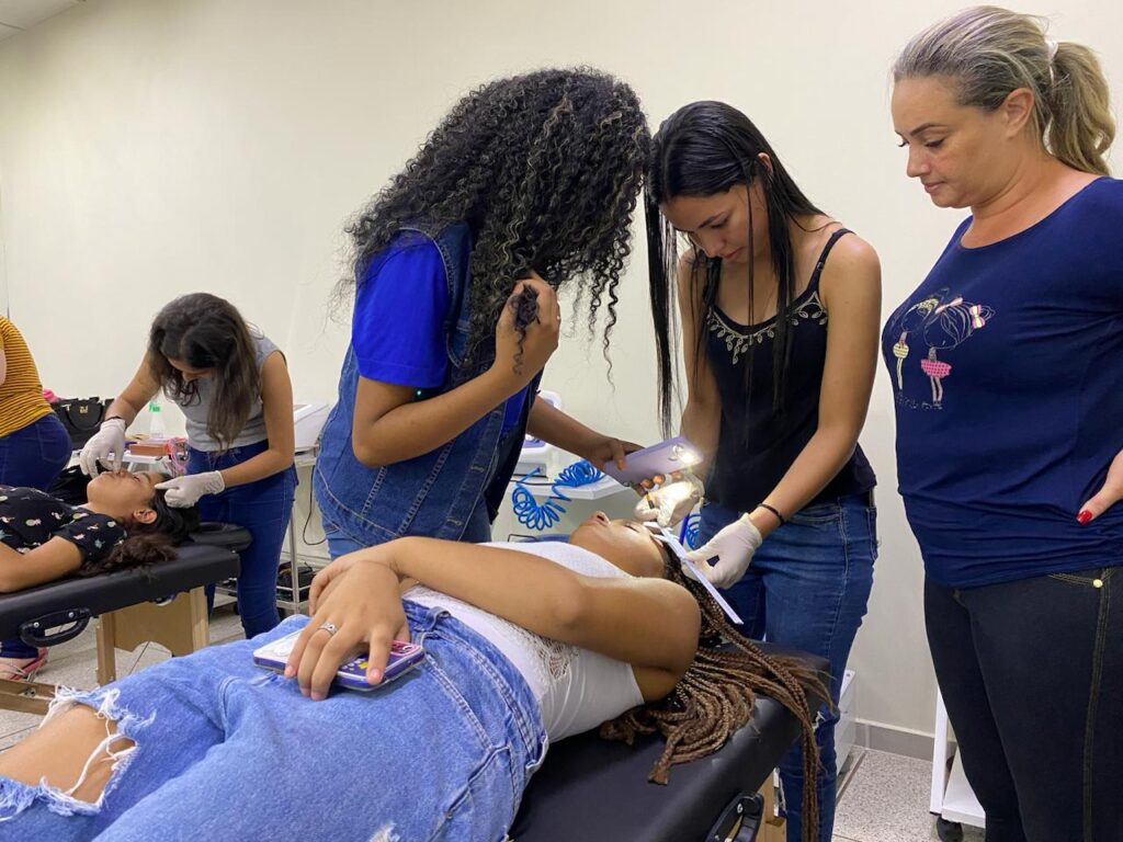 Procura profissionalização?  Prefeitura oferta cursos em diversas áreas para jovens da Capital