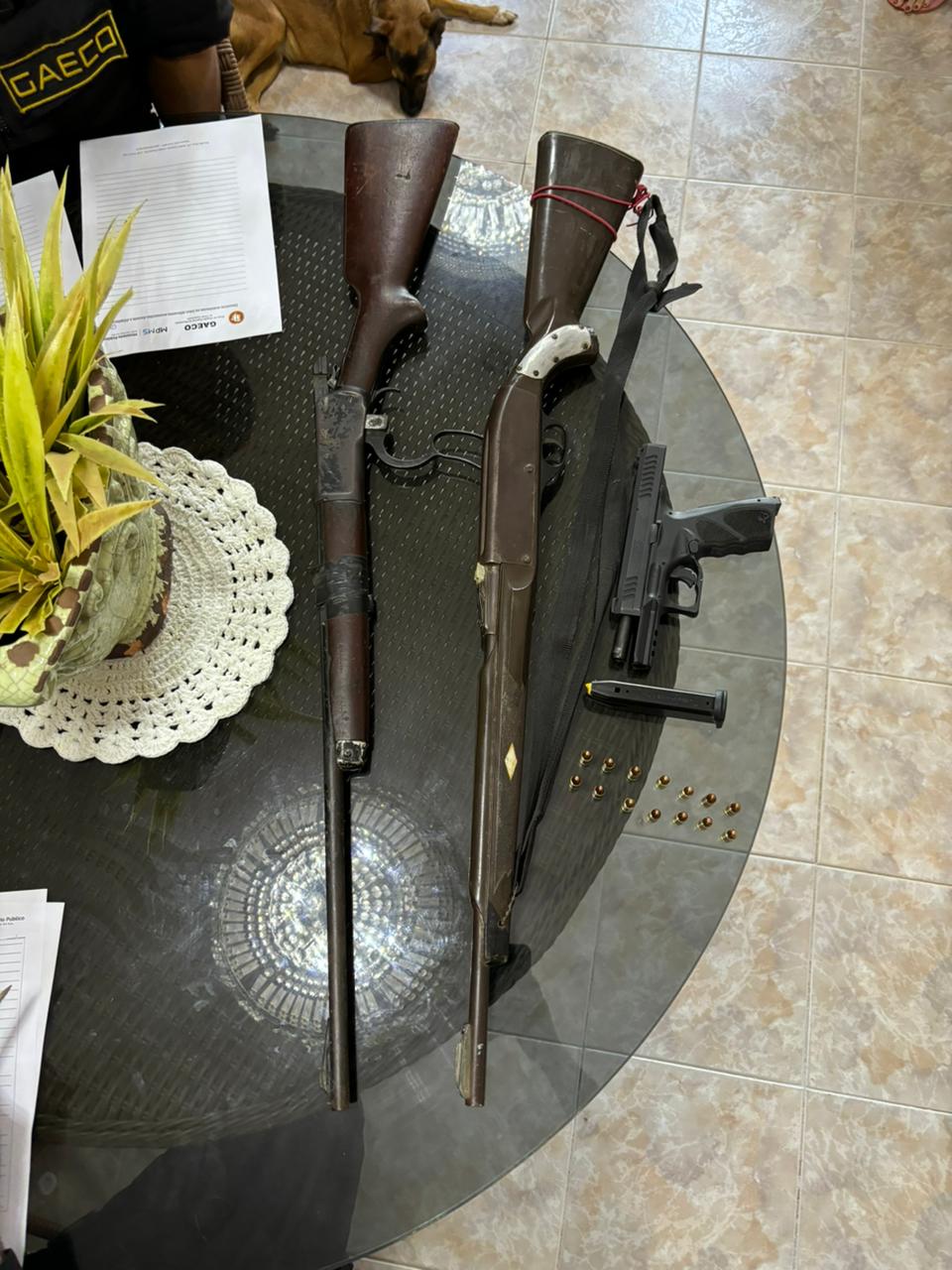 Ex-prefeito investigado após morte de ex-vereador diz que operação tem “viés político”; ele foi preso com armas