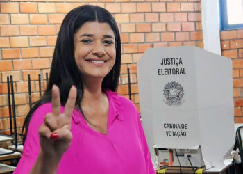 Rose Modesto expõe os perigos da inteligência artificial na disseminação de notícias falsas