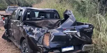 Motorista capota caminhonete em Paraíso das Águas ao tentar desviar de cachorro na estrada