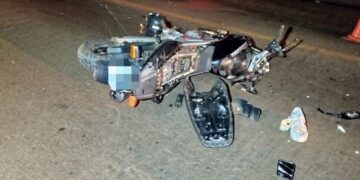 Motociclista fica gravemente ferido após colidir com carreta em Dourados