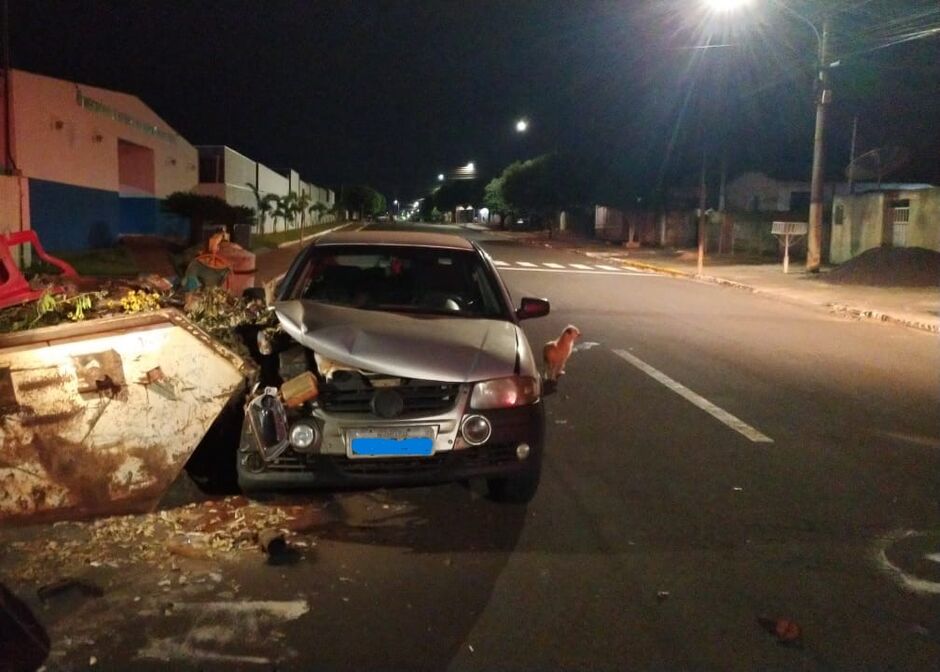 Após colidir com caçamba idoso admite ter ingerido bebida alcoólica em festa