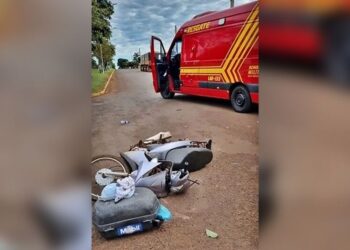 Acidente entre moto e picape deixa motociclista ferido em São Gabriel