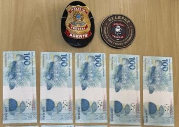 Homem é preso ao ser flagrado recebendo notas falsas de dinheiro pelos Correios