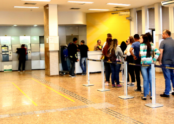 Riedel sanciona lei que assegura ao consumidor informações sobre serviços bancários gratuitos