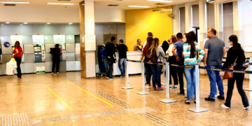 Riedel sanciona lei que assegura ao consumidor informações sobre serviços bancários gratuitos