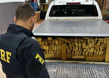 PRF apreende tonelada de maconha e recupera camionete na Capital