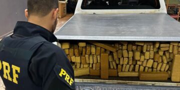 PRF apreende tonelada de maconha e recupera camionete na Capital