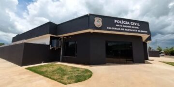 Mulher invade escola com moto, ameaça aluno e foge em Santa Rita do Pardo
