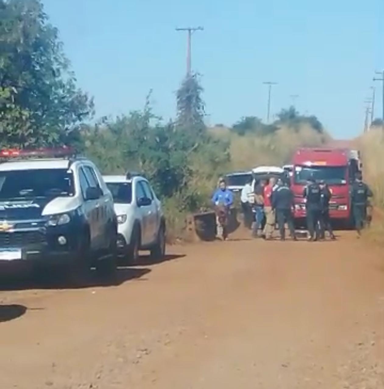 Vídeo: Mulher é encontrada m*rta próximo a ponte no rio Anhandui; corpo tinha marcas de perfurações 