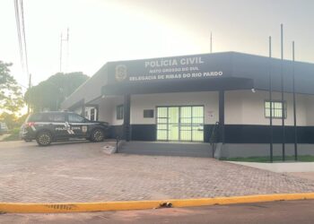 Polícia Civil fecha boca de fumo e apreende adolescente por ato infracional análogo ao crime de tráfico de drogas em Ribas do Rio Pardo